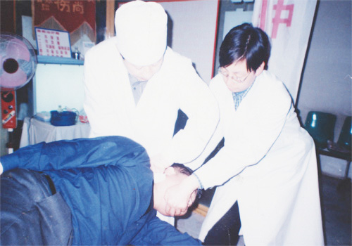 颈脱手法整复位