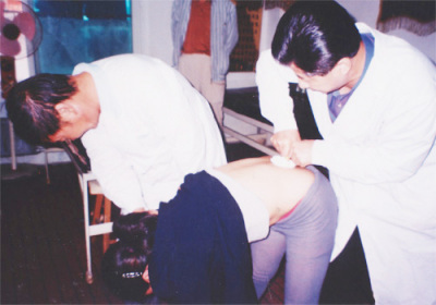 前突型腰脱手法整复位